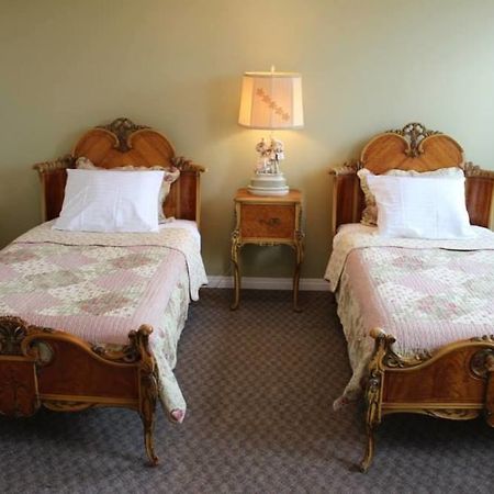 Honeycomb Bed & Breakfast Onanole Exterior photo