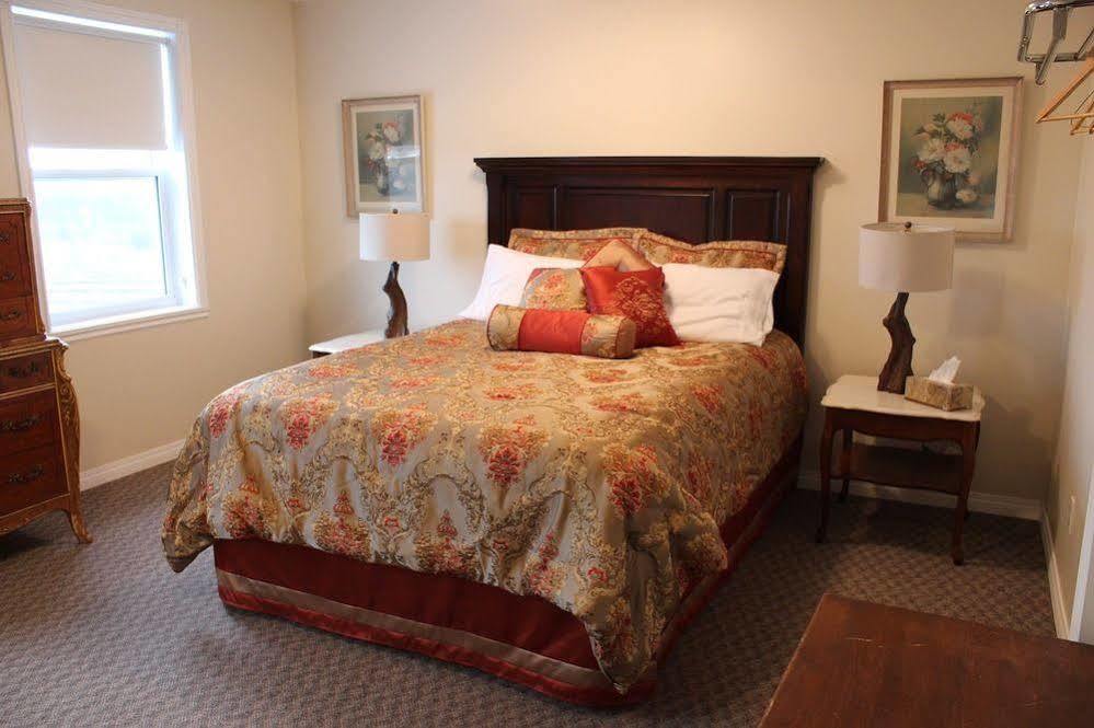 Honeycomb Bed & Breakfast Onanole Exterior photo