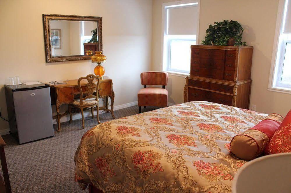 Honeycomb Bed & Breakfast Onanole Exterior photo